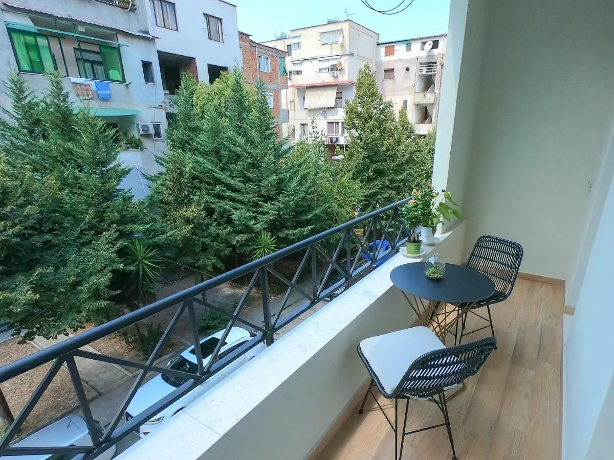 Roza'S Studio Tirana Center アパート